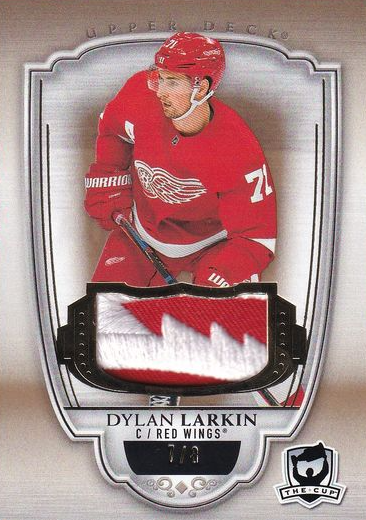 patch karta DYLAN LARKIN 18-19 UD The CUP Material Gold /8